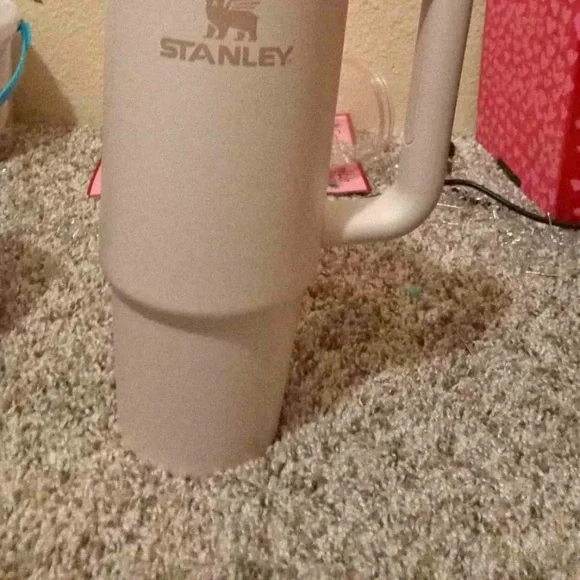 Stanley cup - Picture 3 of 5